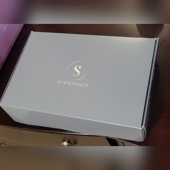 Short Blonde Wig - 10LR - Picture 8 of 8